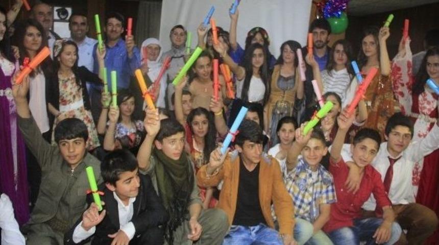 &Ouml;ğrenciler Mezuniyet T&ouml;reninde Eğlendi