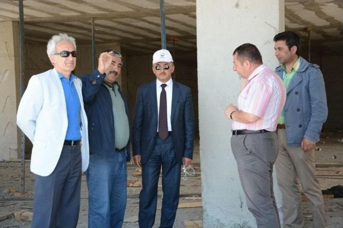 Belediye Başkanı Faruk K&ouml;ksoy, Avm Ve Altyapı &Ccedil;alışmalarını Yerinde İnceledi