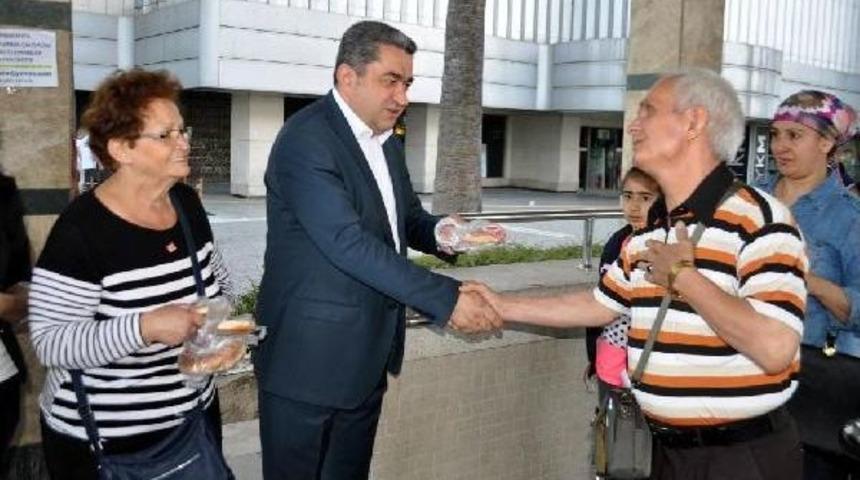 Chp Milletvekili Adaylarından İzmirli'lere Kahvaltı S&uuml;rprizi