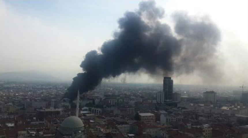 Bursa&rsquo;da Kau&ccedil;uk Deposunda Korkutan Yangın