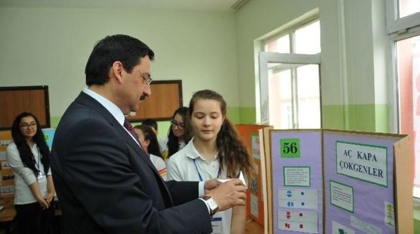 Geleceğin Bilim Adamlarının Sergilerini Başkan Ak A&ccedil;tı