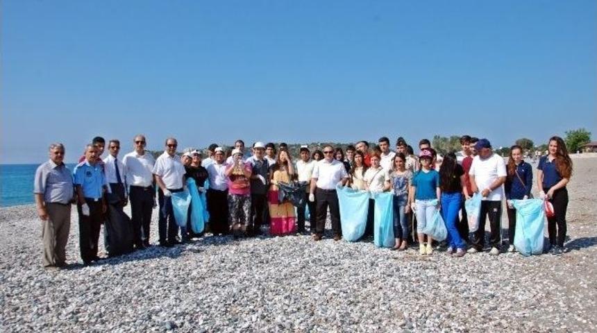 Demre&rsquo;de &Ouml;ğrenciler Sahilde Temizlik &Ccedil;alışması Yaptı
