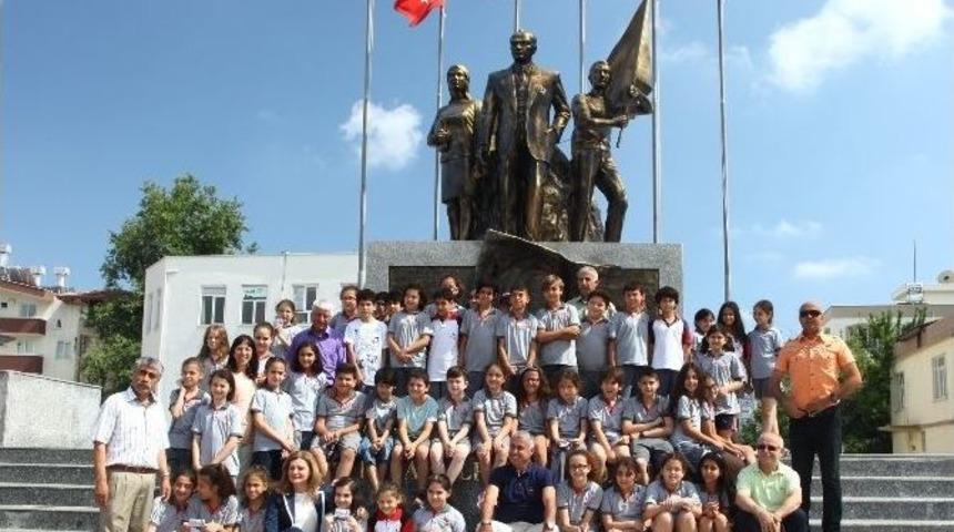 Manavgat Belediyesi&rsquo;nden &Ccedil;ocuklara Karne Hediyesi