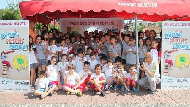 Manavgat Belediyesi’nden Çocuklara Karne Hediyesi