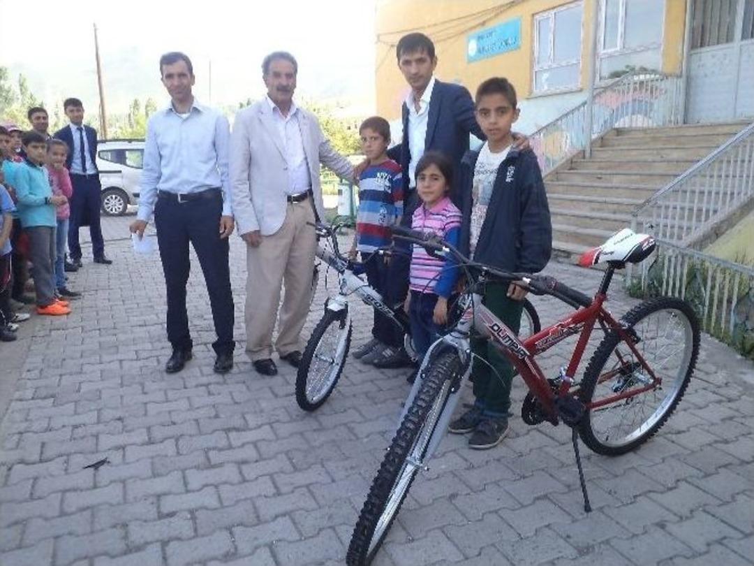Başarılı &Ouml;ğrencilere Bisiklet