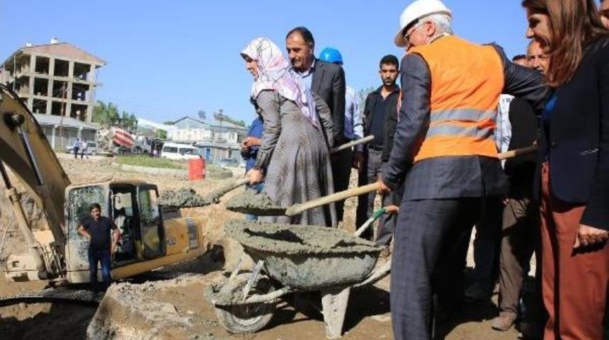 Erciş'te Kasaplar &Ccedil;arşısı Ve Hayvan Pazarının Temelleri Atıldı