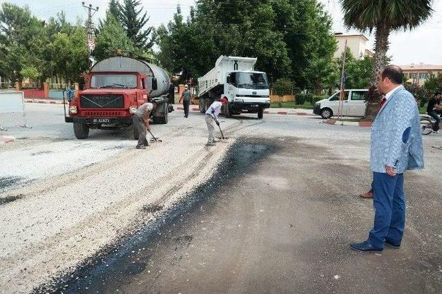Ceyhan&rsquo;da Asfalt &Ccedil;alışmaları Başladı 1