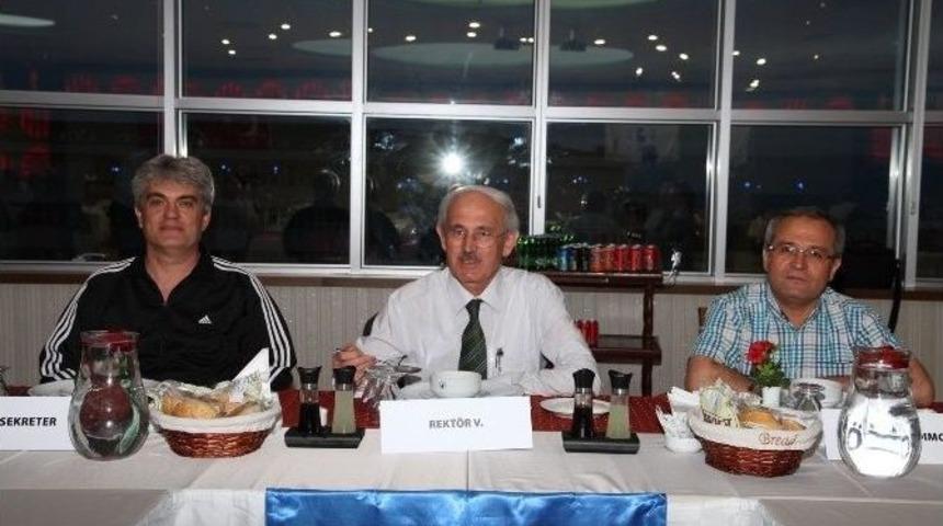 Pa&uuml;&rsquo;de 2015 Yılı Spor &Ouml;d&uuml;lleri Verildi