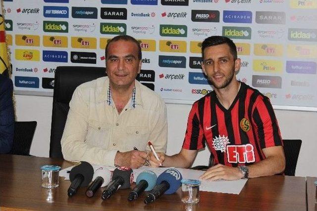 Türk Asıllı Futbolcu Muarem Muarem Eskişehirspor’da