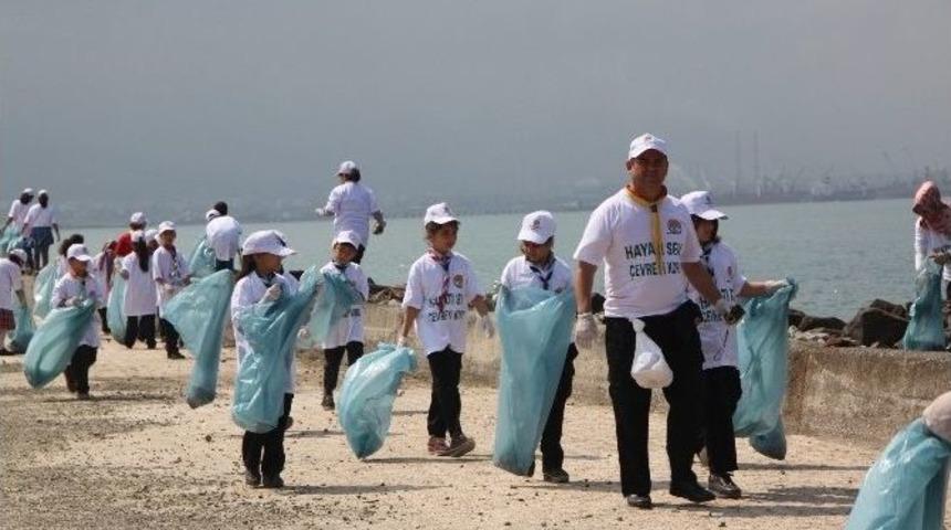 D&ouml;rtyol&rsquo;da &Ccedil;evre G&uuml;n&uuml; Temizliği