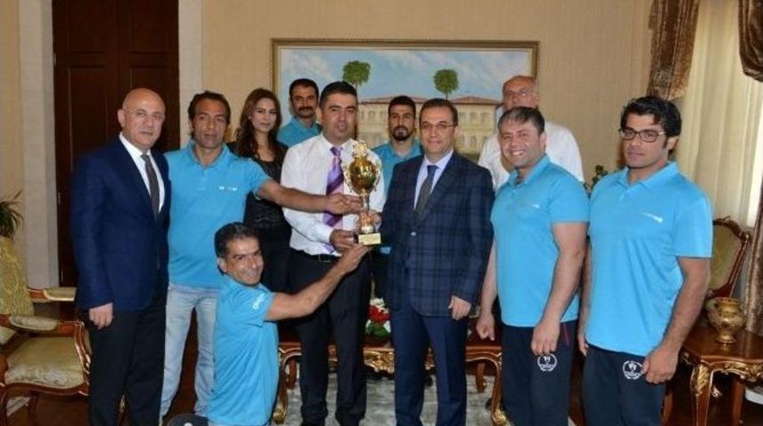 Engelli Şampiyon Sporculardan Vali T&uuml;rker&rsquo;e Ziyaret