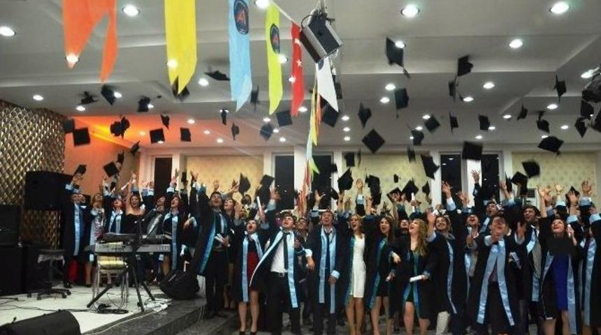 Akdeniz &Uuml;niversitesi (a&uuml;) Elmalı Myo&rsquo;da Mezuniyet T&ouml;reni