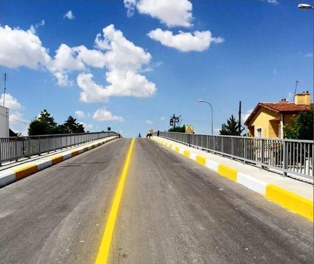 Karaman’da Mahalleleri Şehir Merkezine Bağlayan Üst Geçit Trafiğe Açıldı