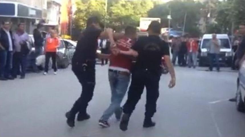 (&ouml;zel Haber) Alkoll&uuml; S&uuml;r&uuml;c&uuml; Yanındaki Bayanla Ortalığı Birbirine Kattı