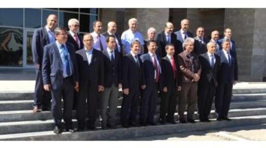 Et&uuml; Rekt&ouml;r&uuml; Prof. Dr. Yaylalı, &lsquo;b&ouml;lgesel Kalkınmada &Uuml;niversitelerin Rol&uuml;&rsquo; Toplantısına Katıldı