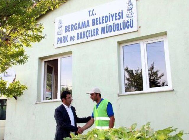 Tekmelenen Madenci, Bergama Belediyesi'nde Işe Başladı