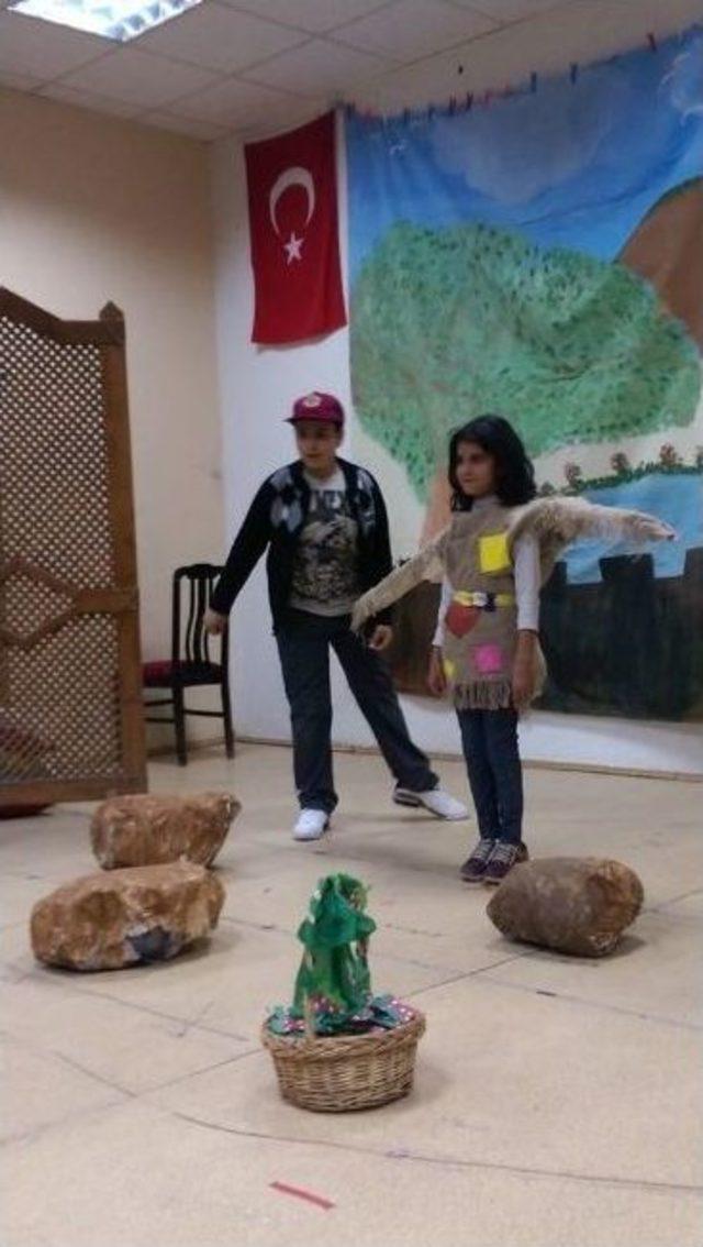 &Ccedil;ocuk Gelişim Merkezi Tiyatro Grubu Korku-luk Adlı Oyunu Sahneledi 1