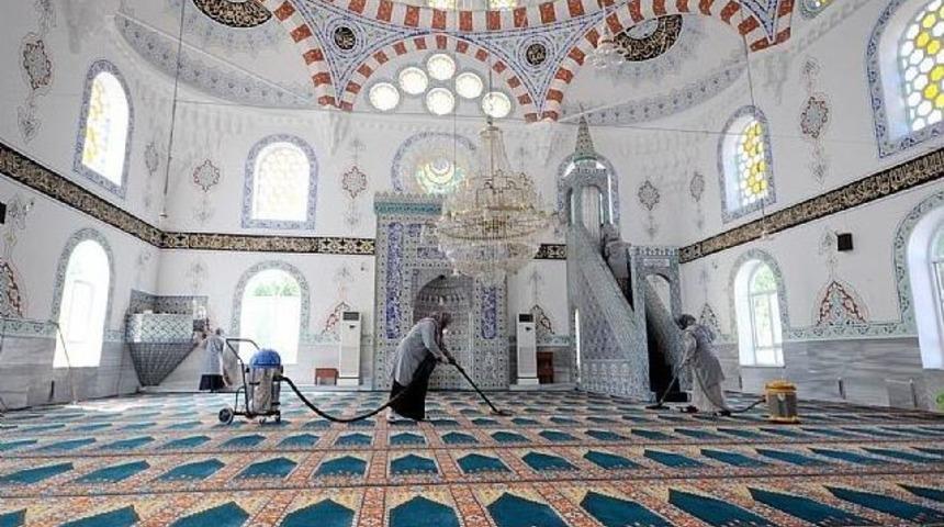 Başiskele Camilerinde Ramazan Temizliği