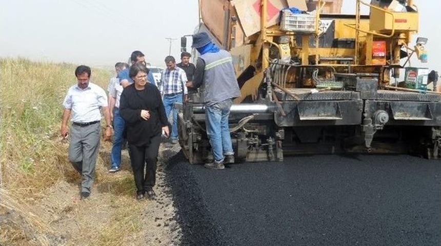 Kaymakam Asfaltlama &Ccedil;alışmalarını Denetledi