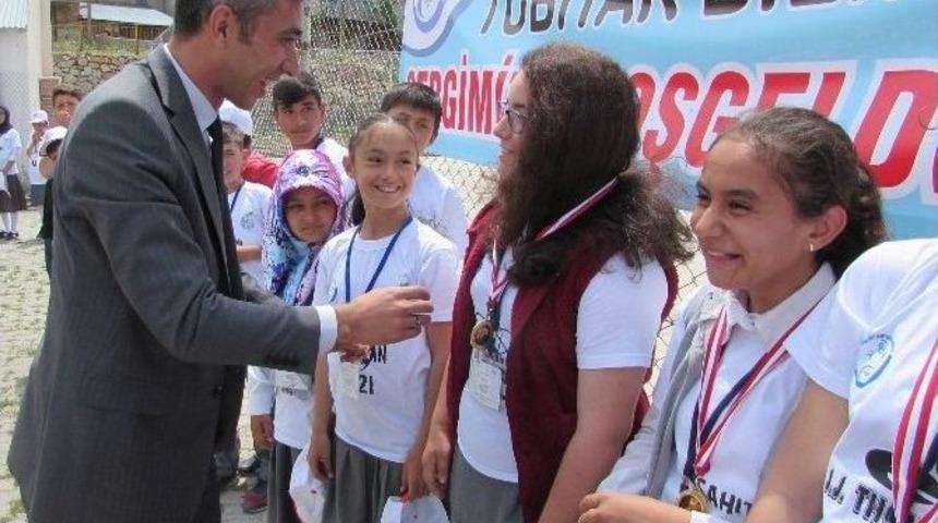 Ahırlı&rsquo;da T&uuml;bitak Bilim Fuarı Projeleri Sergilendi