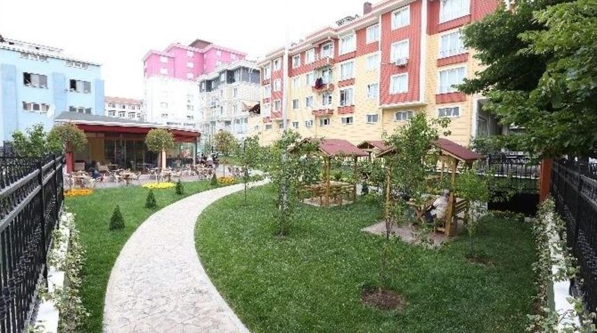 Bağcılar&rsquo;a Kızılcık Bah&ccedil;esi