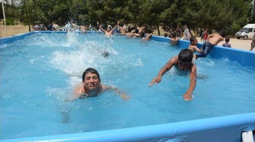 Havuz Şenliği &Ccedil;ocukların Eğlencesi Oldu