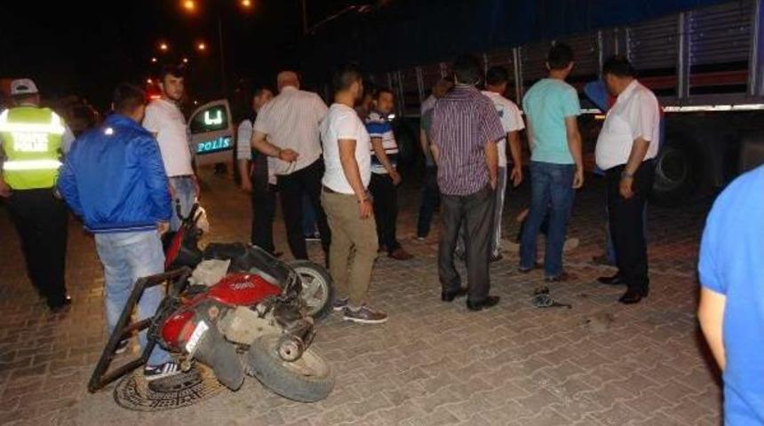 Otomobilin &Ccedil;arptığı Motosikletli Yaralandı