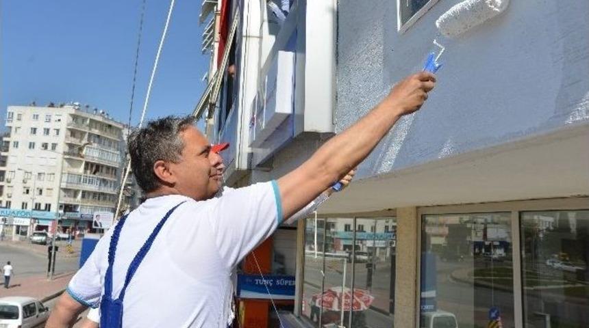 Başkan Tulum Giyip, Dış Cephe Boyadı