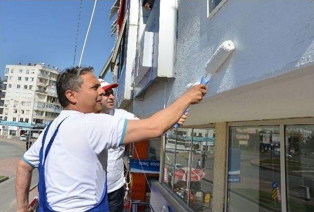 Başkan Tulum Giyip, Dış Cephe Boyadı 1