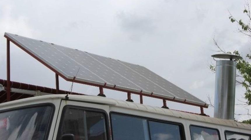 G&uuml;neş Enerjisini Kullanan Seyyar Satıcı G&ouml;renleri Şaşırtıyor