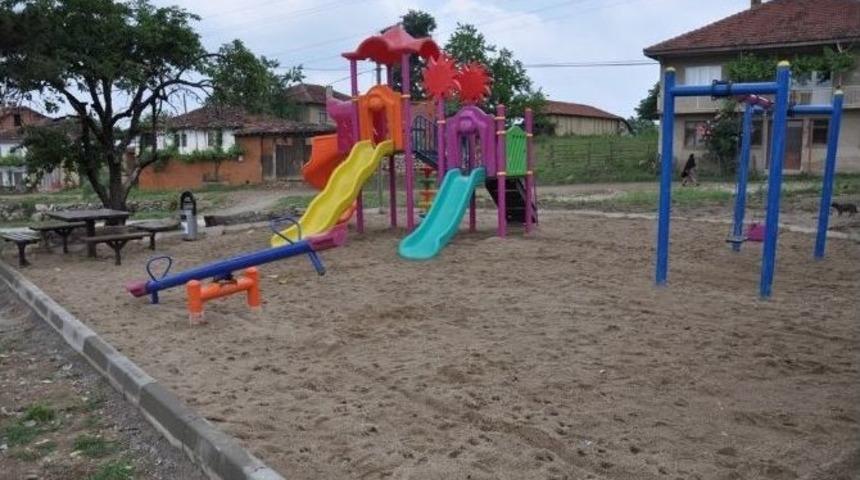 Tekke Mahallesi &Ccedil;ocuk Parkına Kavuştu