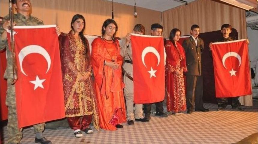 Sorgun&rsquo;da &ldquo;&ccedil;anakkale&rsquo;de D&uuml;ğ&uuml;n&rdquo; İsimli Tiyatro Oyunu B&uuml;y&uuml;k Beğeni Topladı