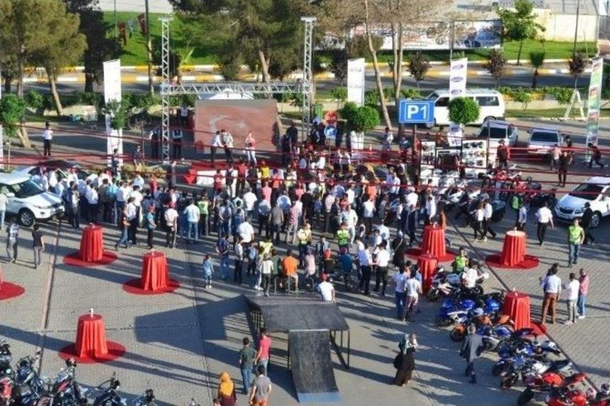 Otomobil Tutkunları Piazza&rsquo;da Buluştu