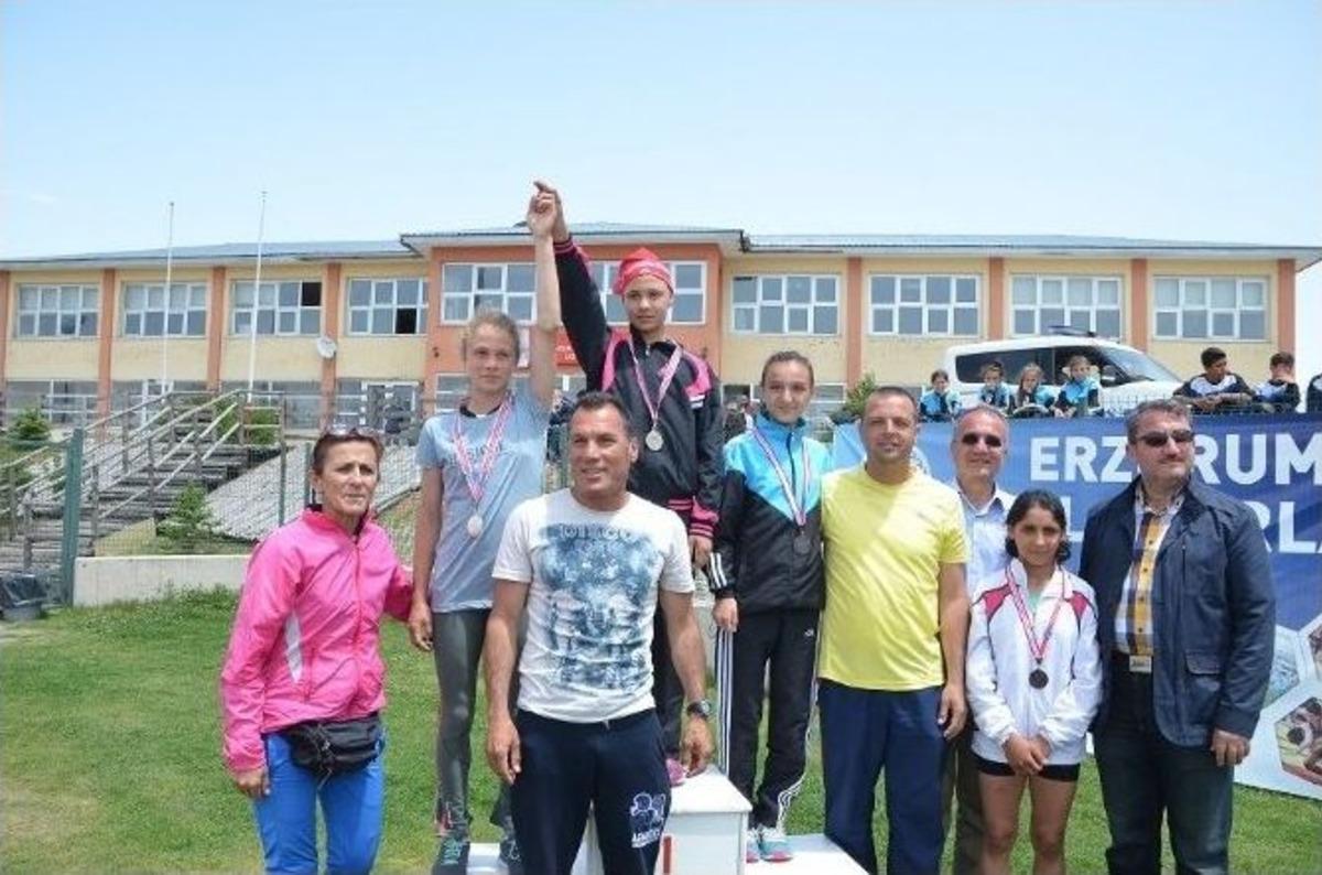 Puanlı Atletizmde Madalya Ve Kupalar Sahiplerini Buldu