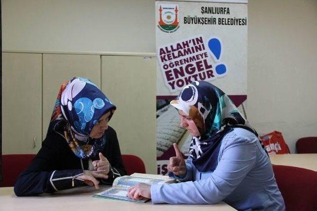 İşaret Diliyle 12 Günde Kur’an-ı Kerimi Öğrendi