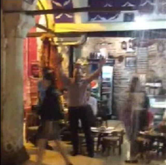 Kapalıçarşı yı Su Bastı, Zabıta Aracı Mahsur Kaldı 1