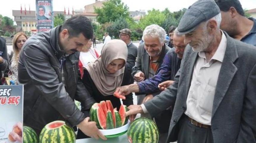 Bağımsız Adaydan Se&ccedil;menlere Kapruz Ikramı