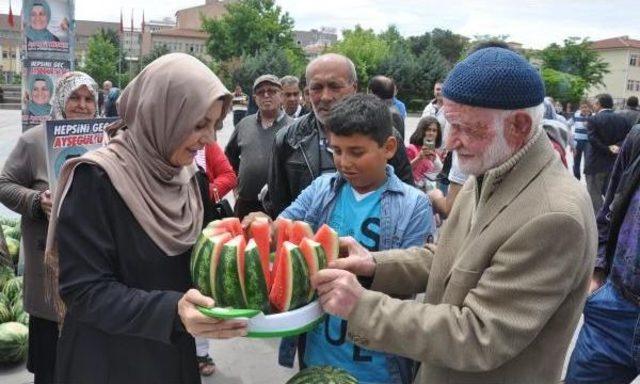 Bağımsız Adaydan Seçmenlere Kapruz Ikramı