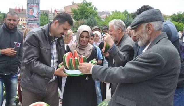 Bağımsız Adaydan Seçmenlere Kapruz Ikramı