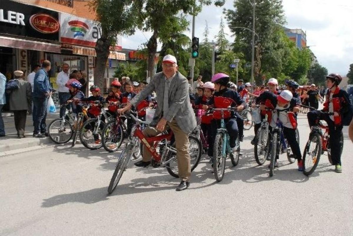 Burdur&rsquo;da &Ouml;ğrenciler Temiz &Ccedil;evre İ&ccedil;in Y&uuml;r&uuml;d&uuml;