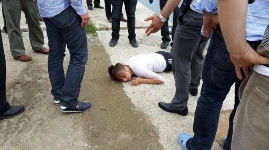 Denize Atlayarak İntihara Kalkışan Kadını Eşi Kurtardı