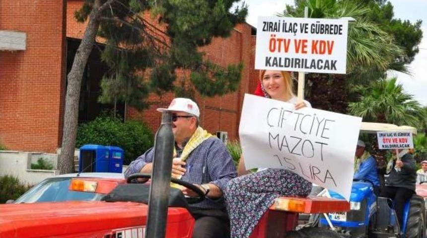 K&ouml;yl&uuml; Kıyafetli Chp'lilerden Trakt&ouml;r Konvoyu