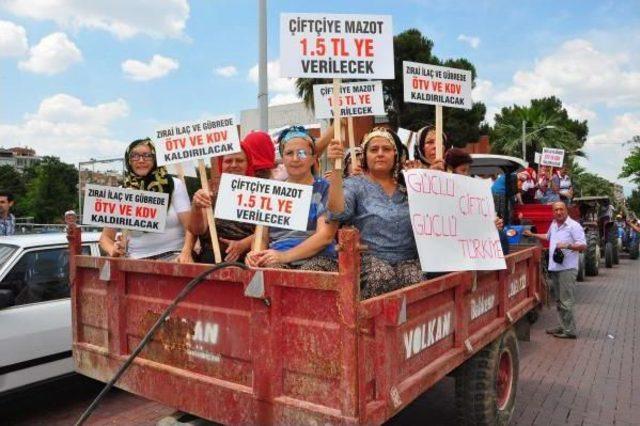 Köylü Kıyafetli Chp'lilerden Traktör Konvoyu