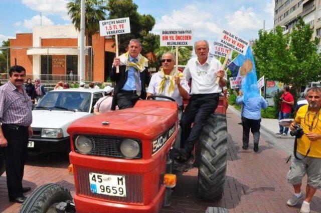 Köylü Kıyafetli Chp'lilerden Traktör Konvoyu