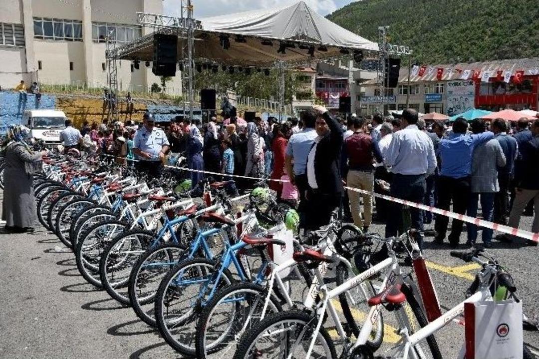 G&uuml;m&uuml;şhane Belediyesi 505 Adet Bisiklet Dağıttı