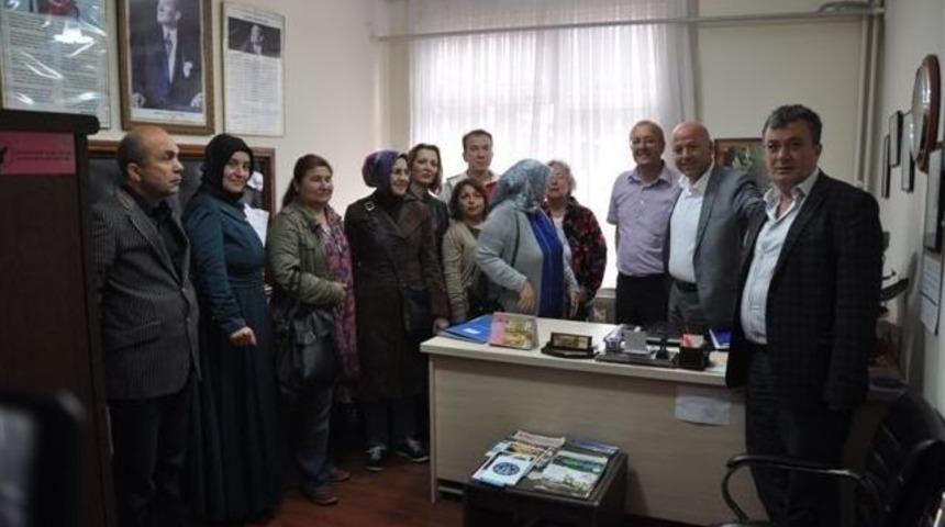 Ak Parti Millet Vekiliadayı Akın Kaymak &Ouml;ğrencilere Hediye Dağıttı