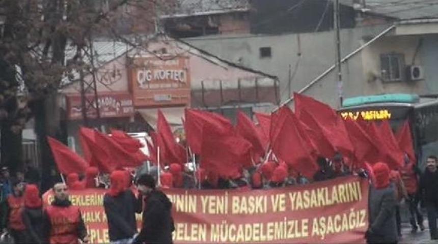 Kapı Ve &Ccedil;elik Plakalı Duvarların Kırıldığı Operasyon Polis Kamerasında