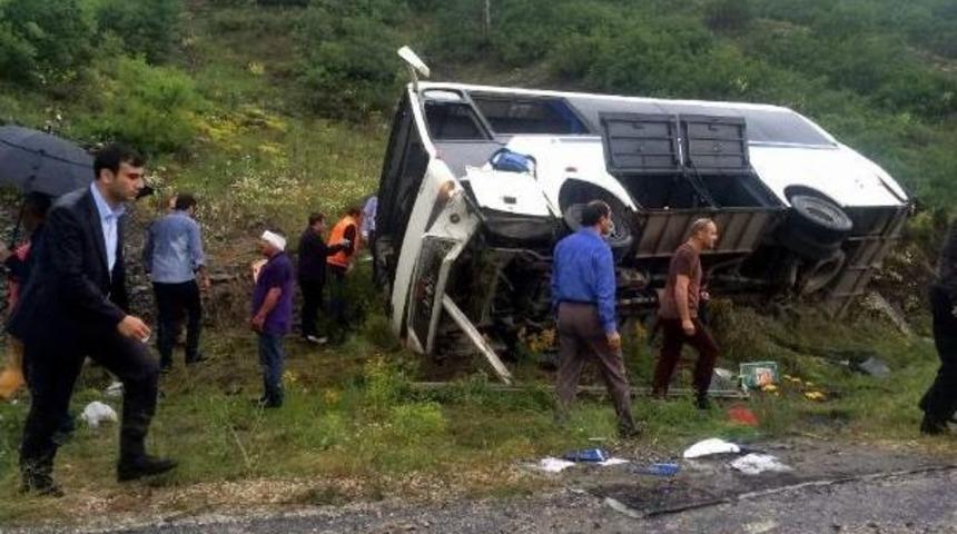 Piknik D&ouml;n&uuml;ş&uuml; Kaza: 12 &Ouml;ğrenci Yaralandı