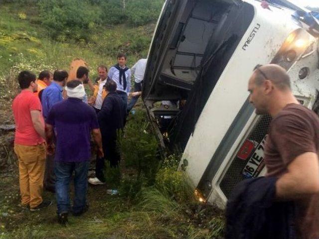 Piknik Dönüşü Kaza: 12 Öğrenci Yaralandı