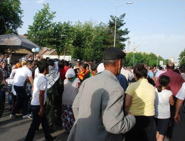 Hdp’nin Diyarbakır Mitinginde Patlama